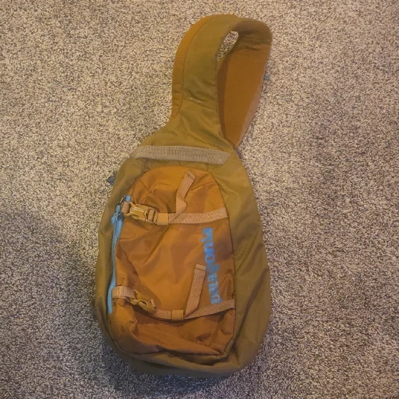 Patagonia Tan and Blue Sling Backpack - Picture 2 of 5